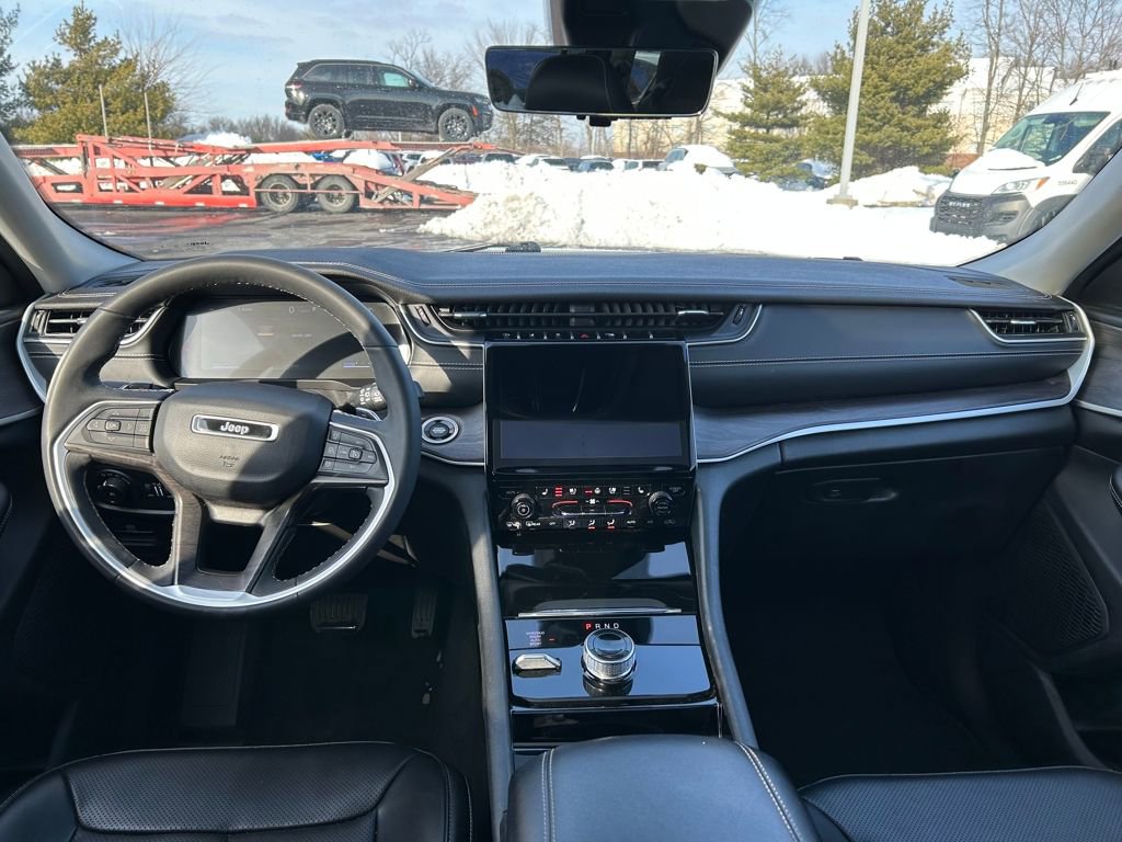 Used 2023 Jeep Grand Cherokee L Limited w/ Luxury Tech Group II image 9