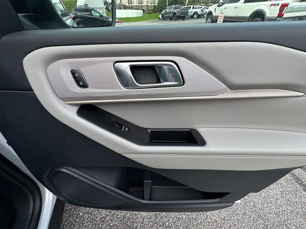 New 2026 Ford Explorer Active w/ Active Comfort Package AWD/4WD image 25