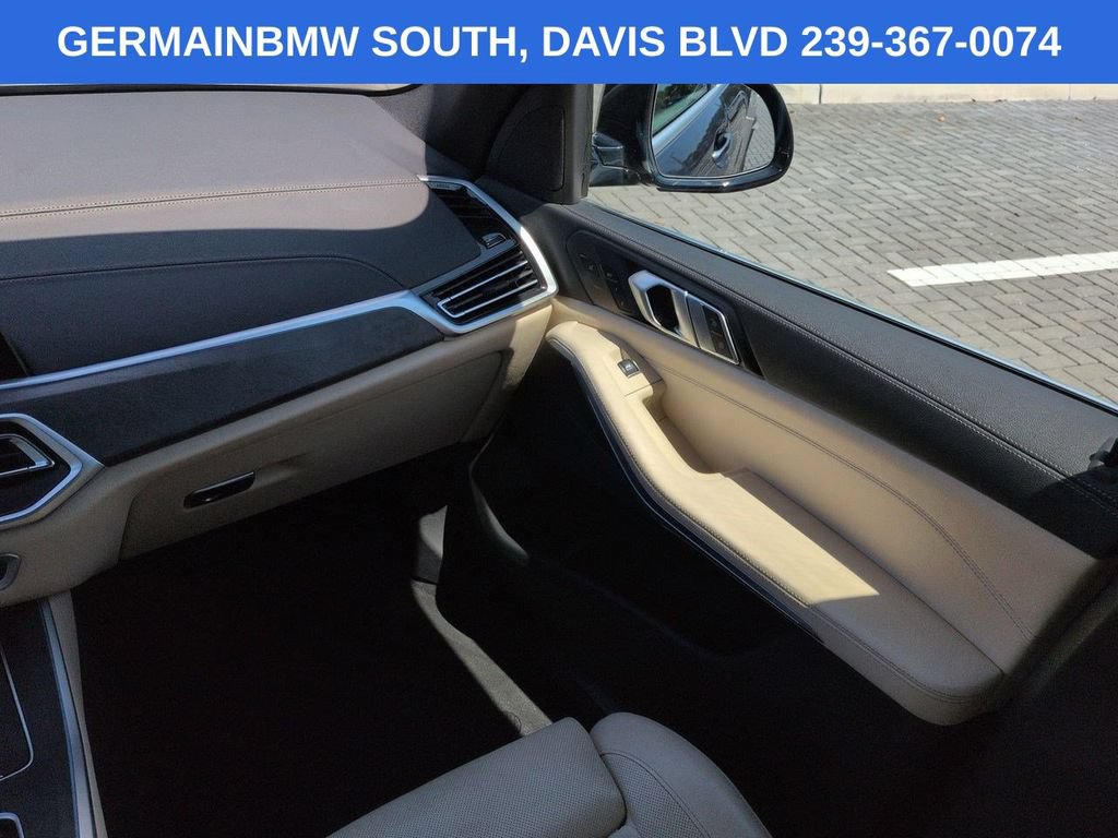 Used 2022 BMW X5 sDrive40i w/ Luxury Seating Package RWD image 19