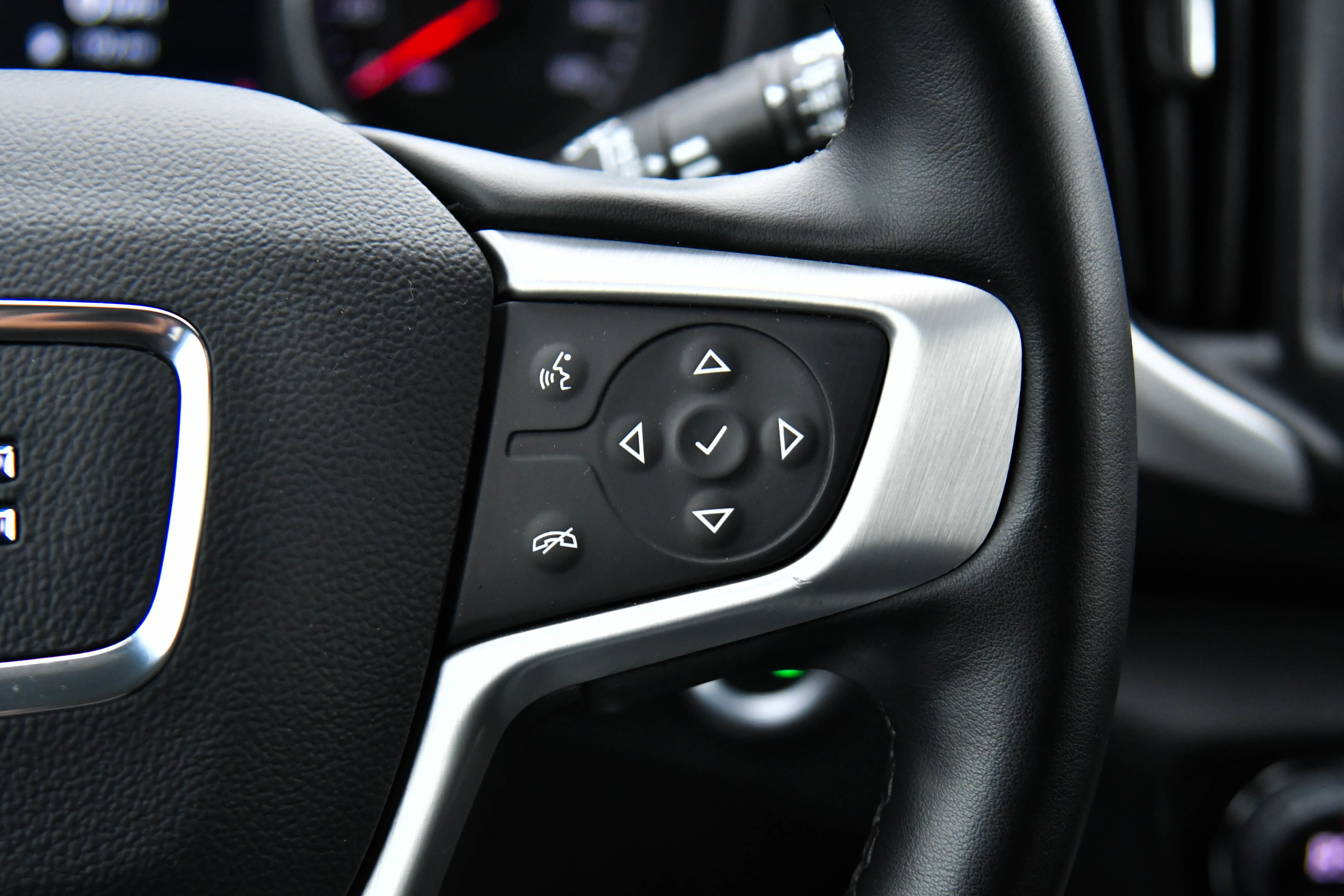 Used 2024 GMC Terrain SLT image 30