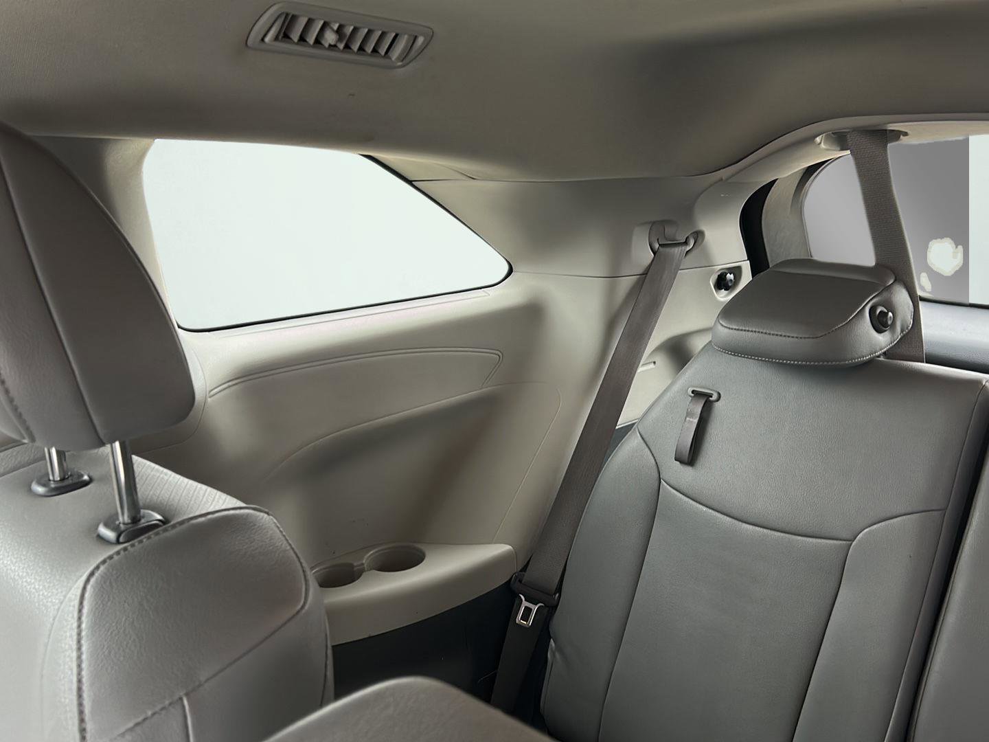 Used 2024 Toyota Sienna XLE FWD image 28