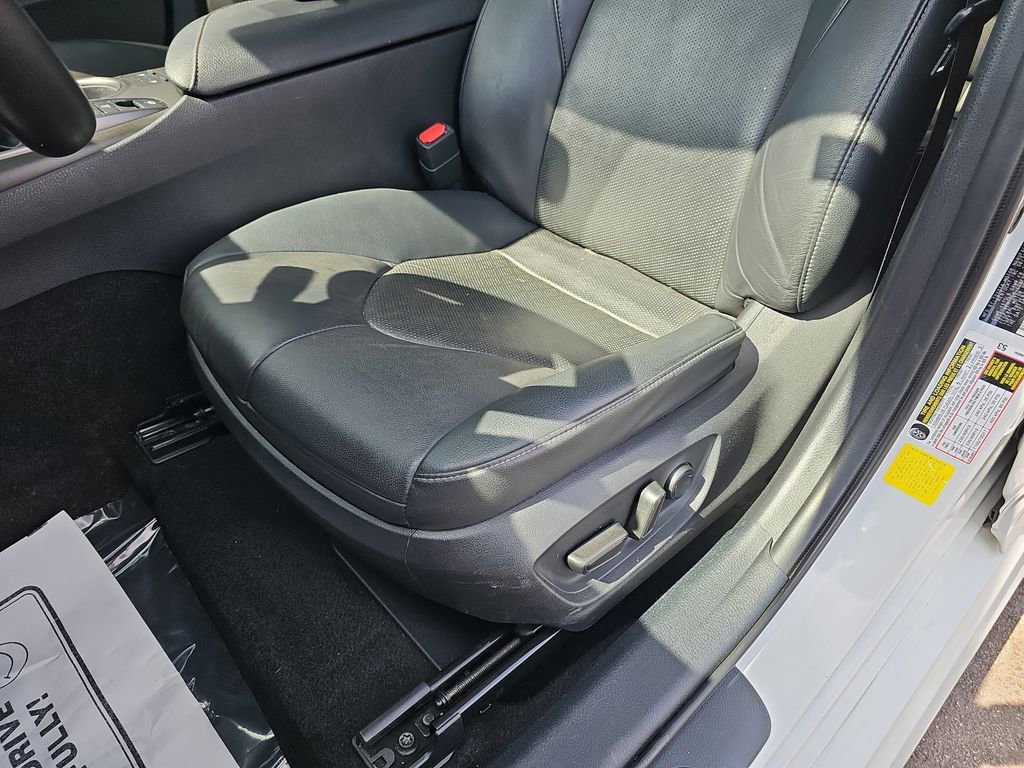 Used 2022 Toyota Camry XSE w/ Navigation Package image 33