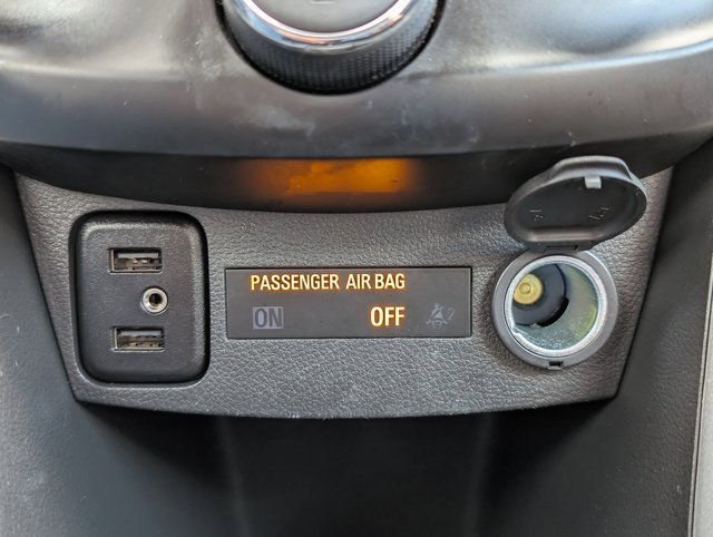 Used 2022 Chevrolet Trax LT w/ LT Convenience Package image 25