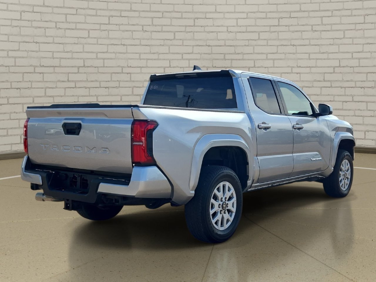 Used 2024 Toyota Tacoma SR5 AWD/4WD image 5