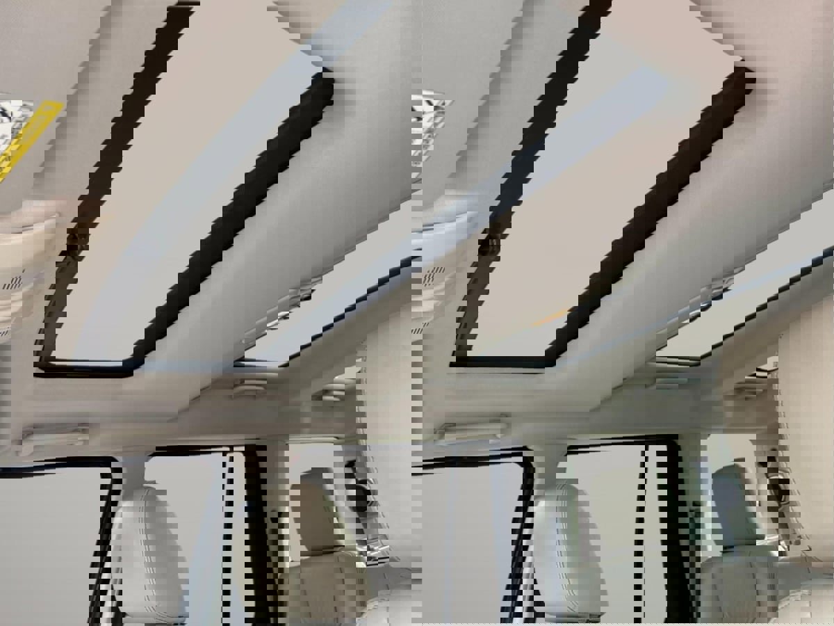 Used 2016 Land Rover LR4 HSE LUX image 17