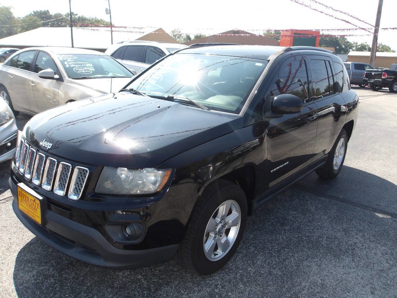 Used 2016 Jeep Compass Latitude image 3