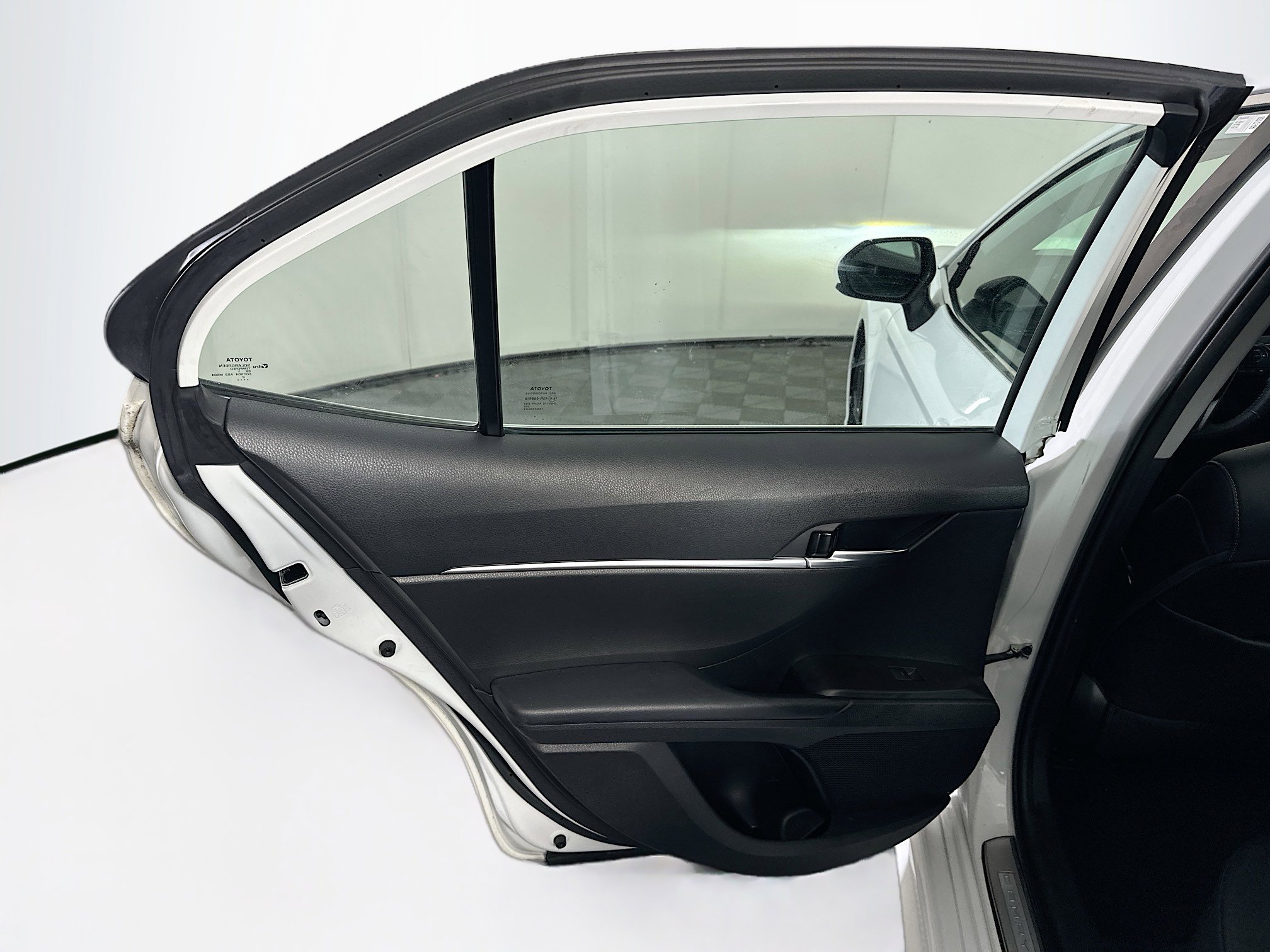 Used 2021 Toyota Camry SE w/ Carpet Mat Package (TMS) image 25