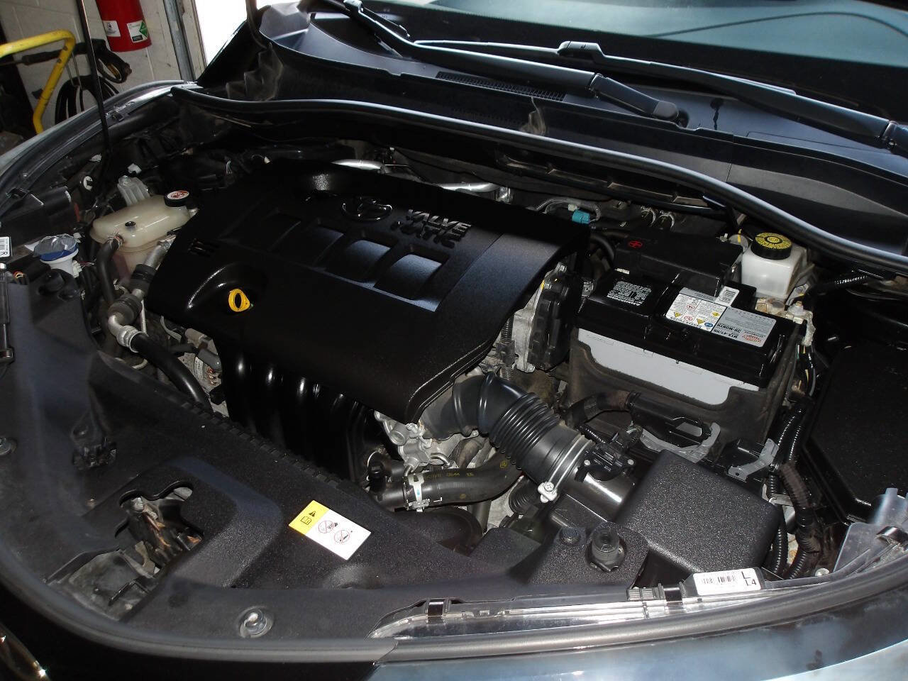 Used 2018 Toyota C-HR XLE FWD image 28