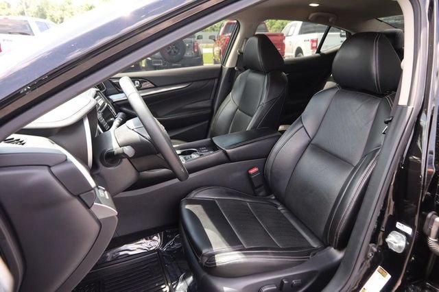 Used 2023 Nissan Maxima SV w/ Floor Mat Group FWD image 8
