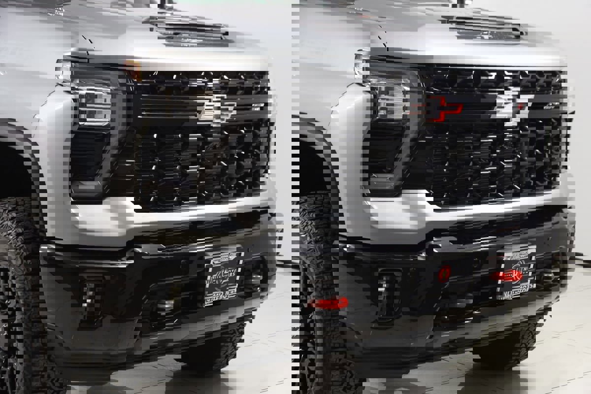 Used 2025 Chevrolet Silverado 2500 ZR2 image 39