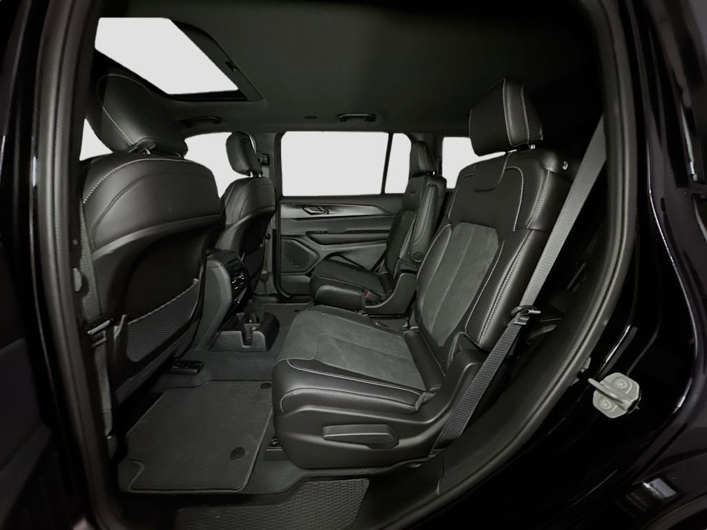 New 2025 Jeep Grand Cherokee L Altitude image 16