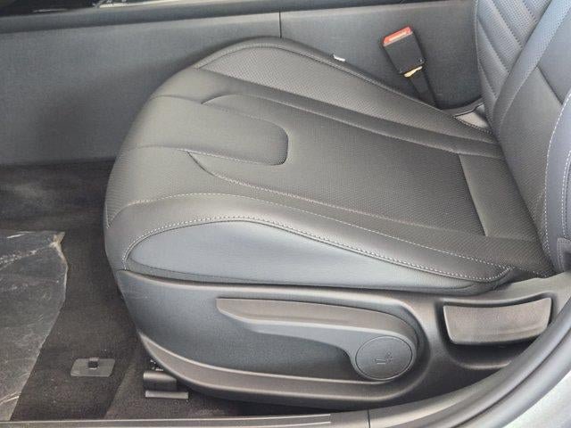 New 2026 Hyundai Elantra SEL Sport FWD image 17