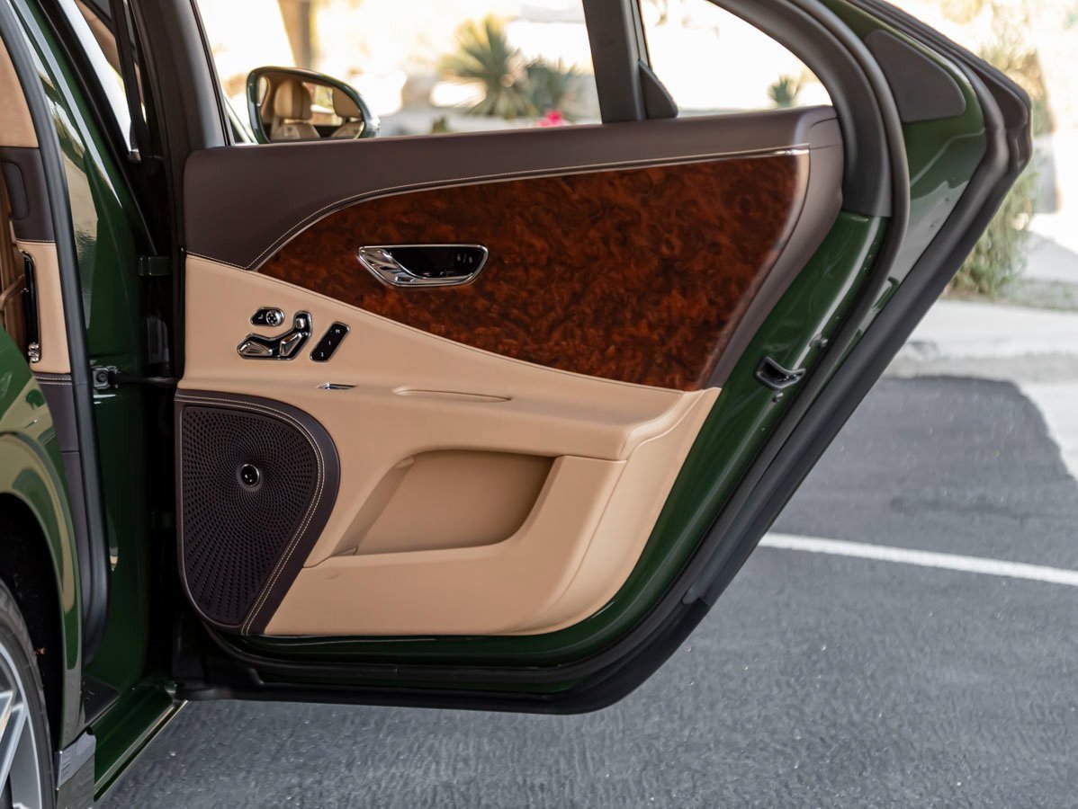 Used 2022 Bentley Flying Spur Plug-In Hybrid image 26