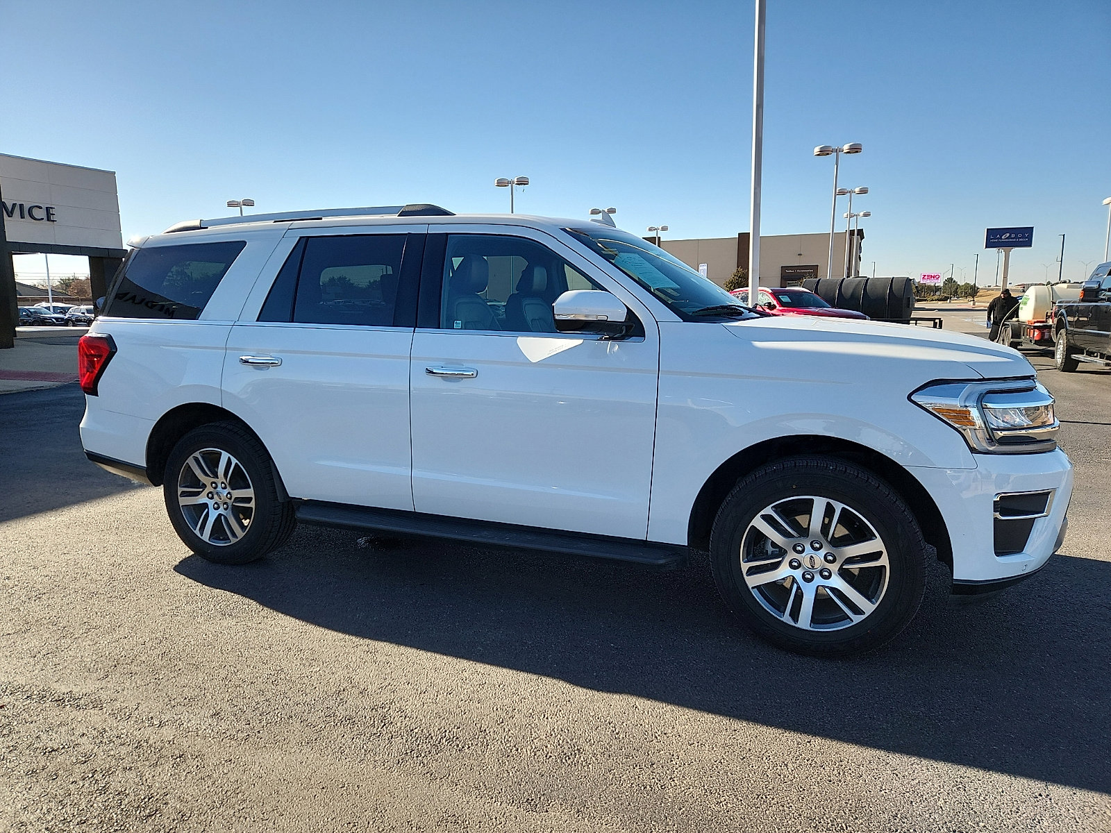 Used 2024 Ford Expedition Limited image 8