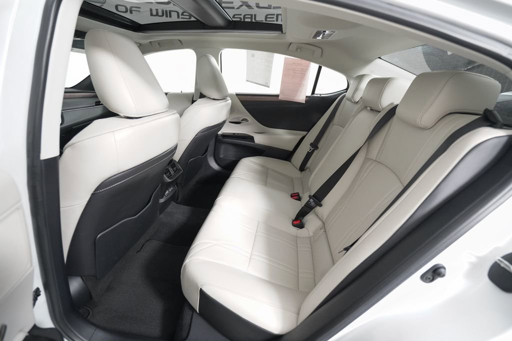 Certified 2024 Lexus ES 350 w/ Technology Package FWD image 13