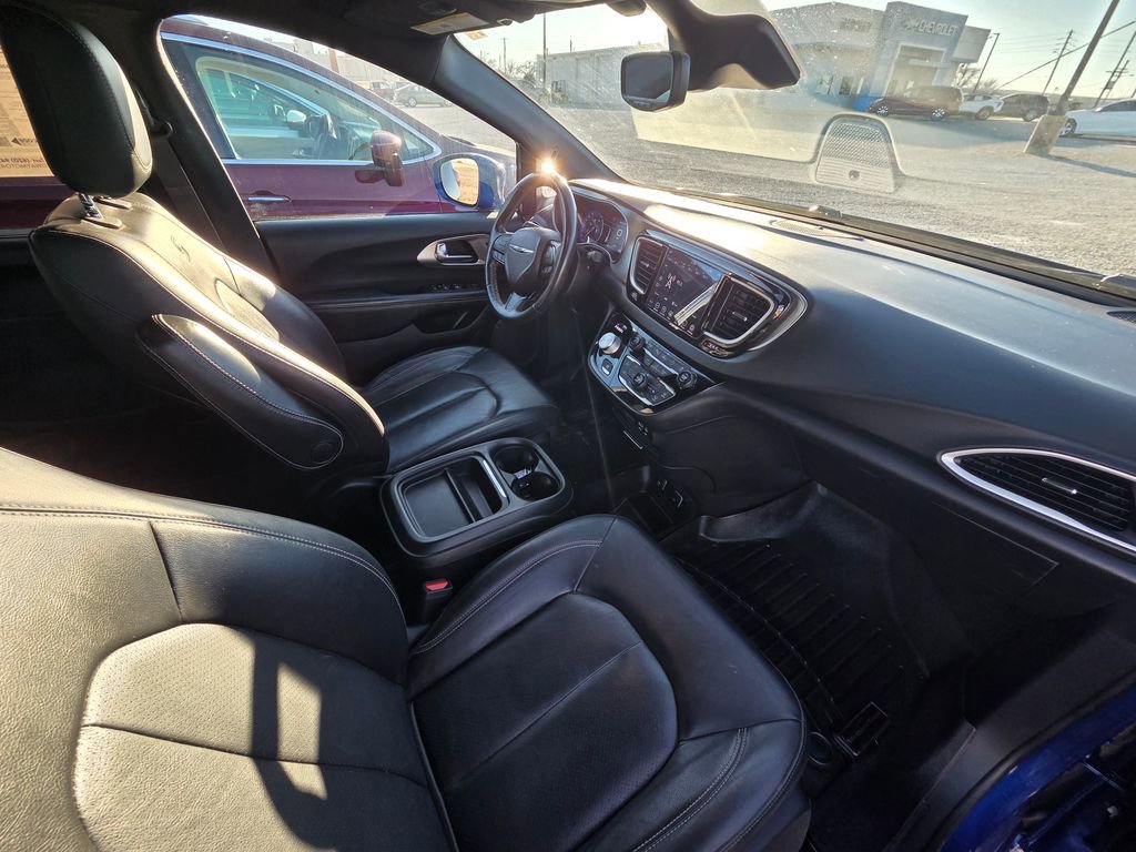 Used 2020 Chrysler Pacifica Touring-L w/ Advanced Safetytec Group image 35