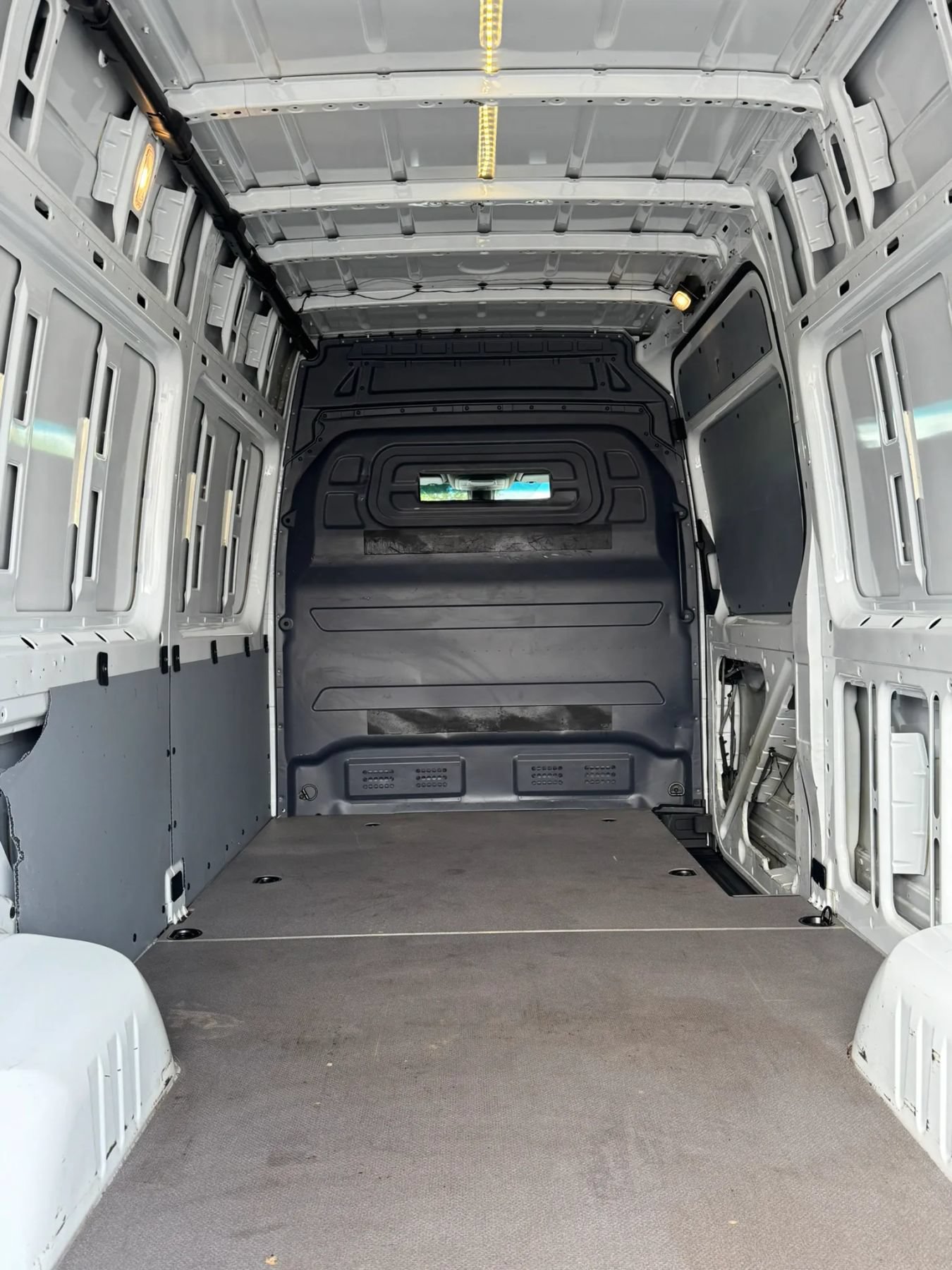Used 2020 Mercedes-Benz Sprinter 3500 w/ Driver Convenience Package image 24