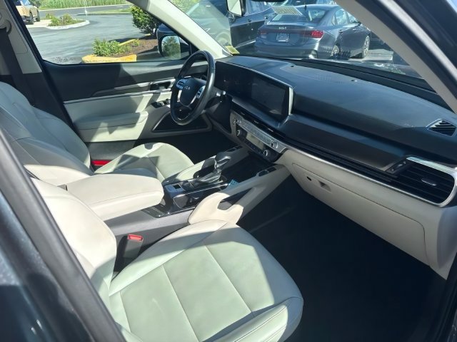 Certified 2023 Kia Telluride S w/ S Sunroof Package AWD/4WD image 13