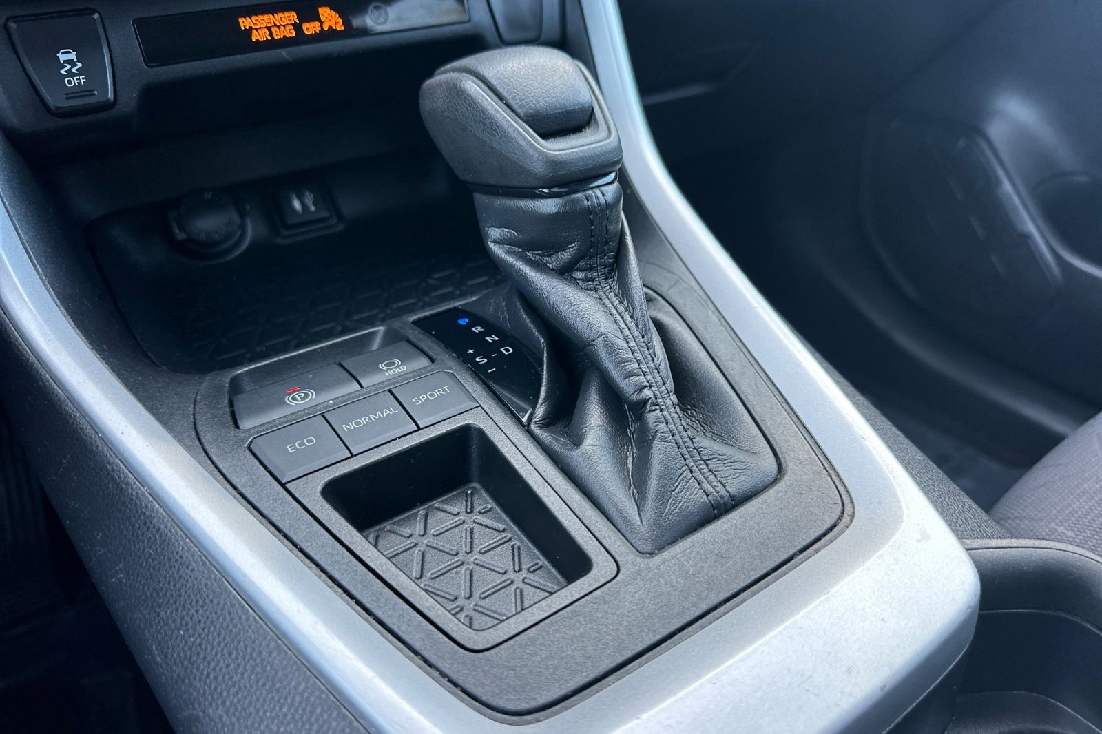 Used 2019 Toyota RAV4 XLE w/ Carpet Mat Package image 19