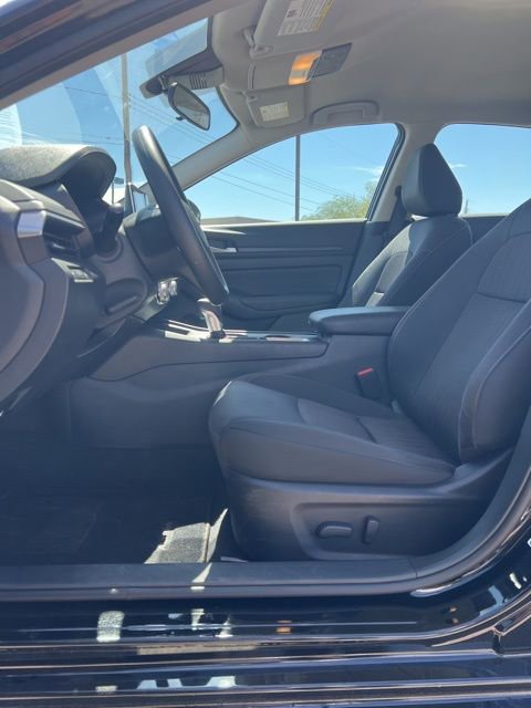 Used 2025 Nissan Altima 2.5 SV FWD image 23