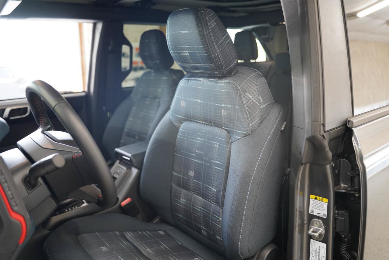 Used 2025 Ford Bronco Heritage Edition AWD/4WD image 26