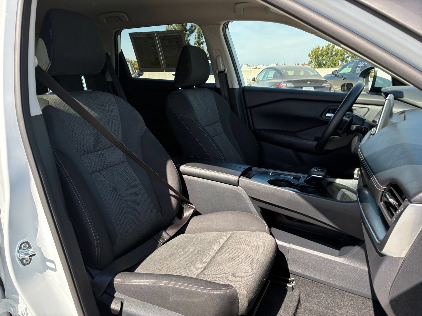 Used 2025 Nissan Rogue SV FWD image 37