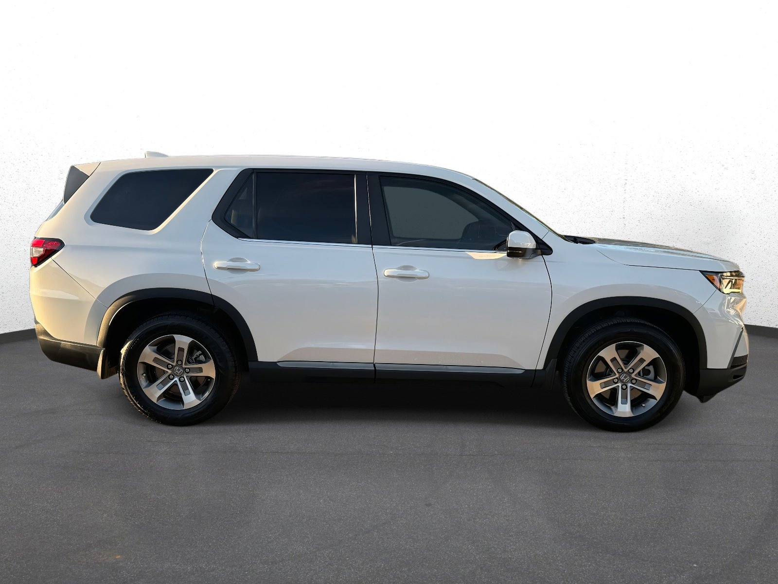 Used 2023 Honda Pilot EX-L image 2