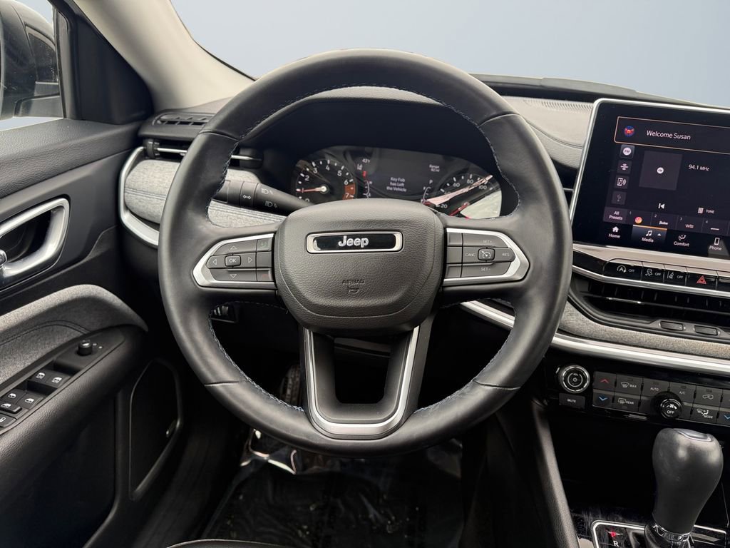 Used 2022 Jeep Compass Latitude w/ Sun and Sound Group AWD/4WD image 13