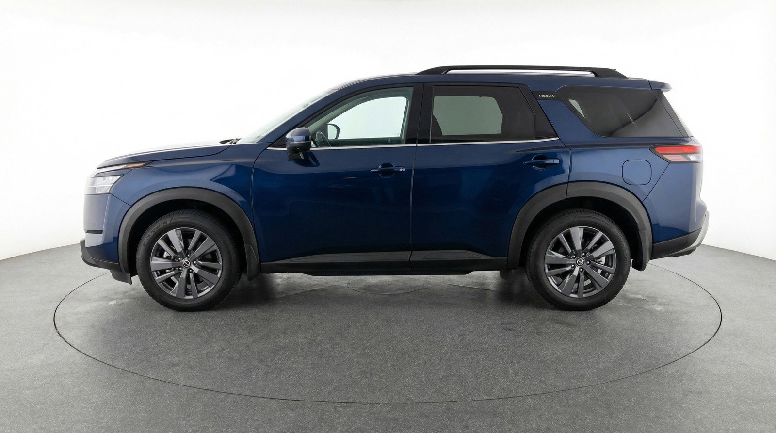 Used 2025 Nissan Pathfinder SV image 5