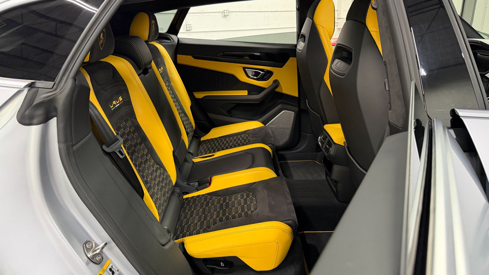 Used 2022 Lamborghini Urus AWD/4WD image 70