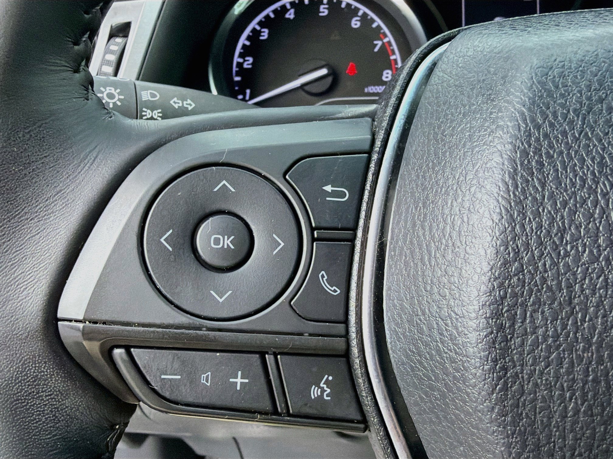 Used 2019 Toyota Camry SE w/ Convenience Package FWD image 36