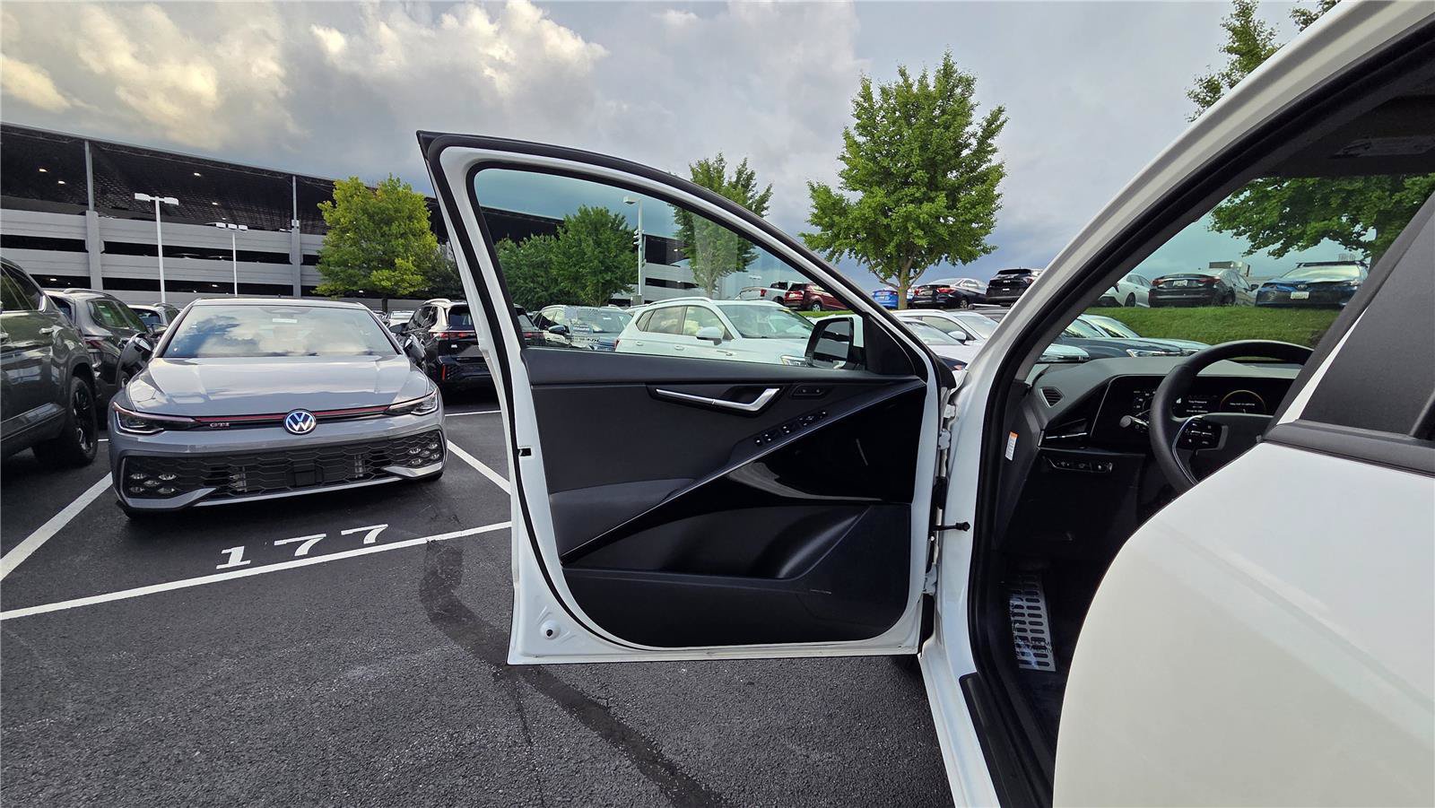 Certified 2023 Kia Niro Wave w/ Wave Preserve Package FWD image 13