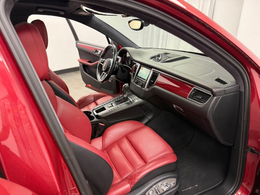 Used 2015 Porsche Macan Turbo w/ Premium Package Plus AWD/4WD image 43