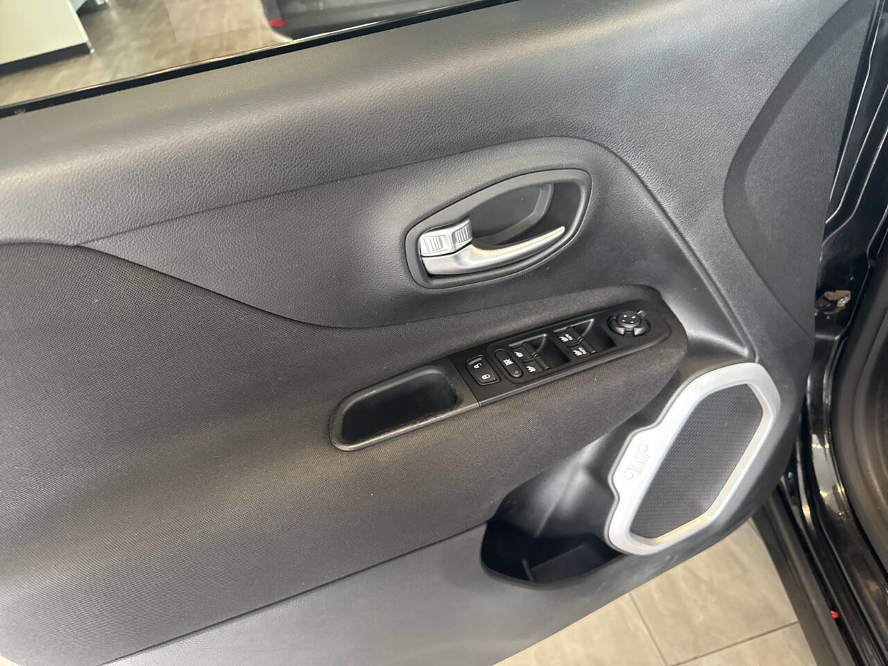 Used 2021 Jeep Renegade Latitude image 19