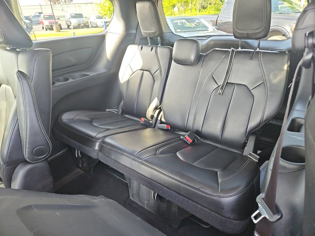 Used 2024 Chrysler Pacifica Limited FWD image 16