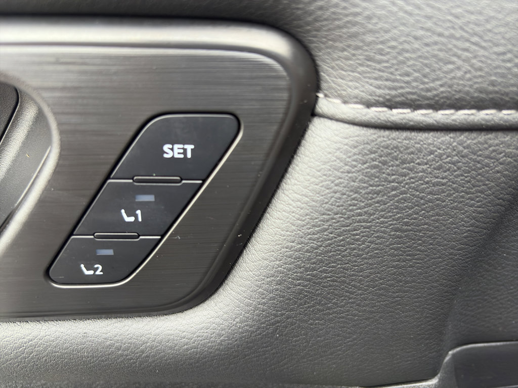 Used 2025 Nissan Armada Platinum Reserve image 18