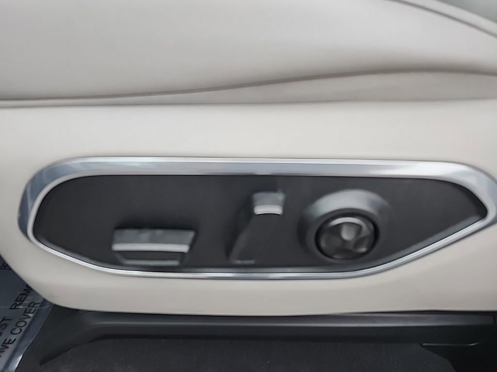 Used 2023 Jeep Wagoneer Series III w/ Preferred Equipment Group image 28