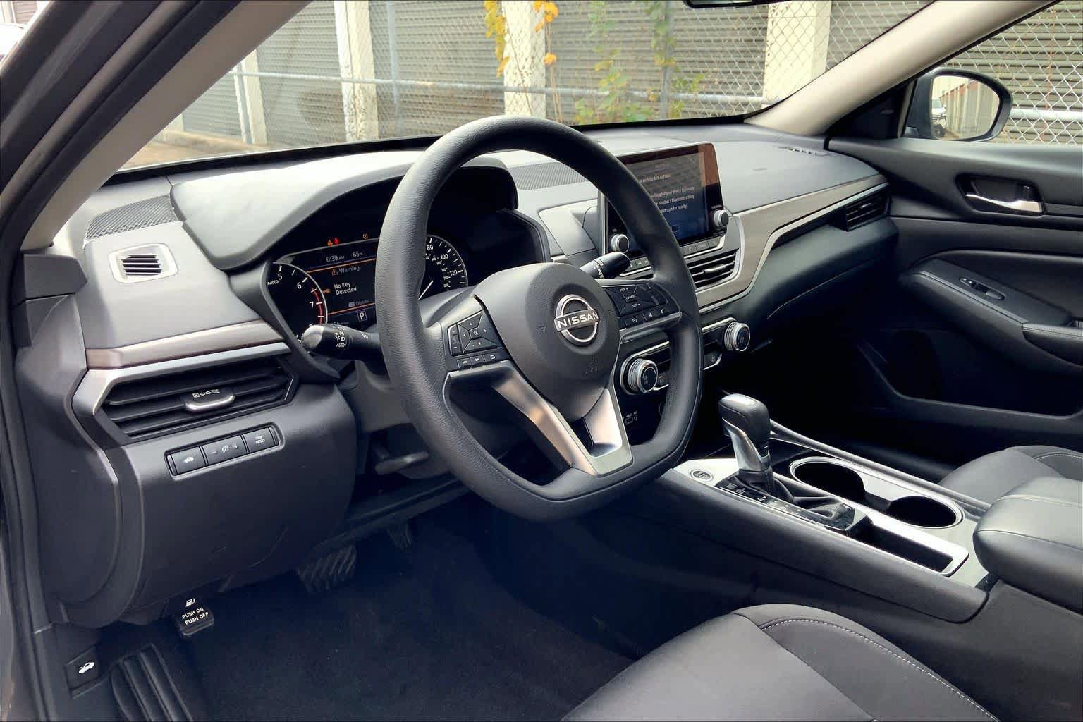 Used 2024 Nissan Altima 2.5 SV image 18