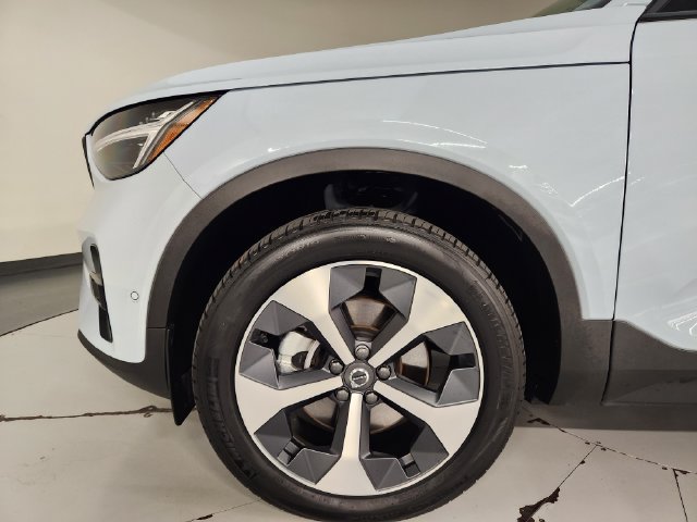 Certified 2026 Volvo XC40 B5 Plus AWD/4WD image 11