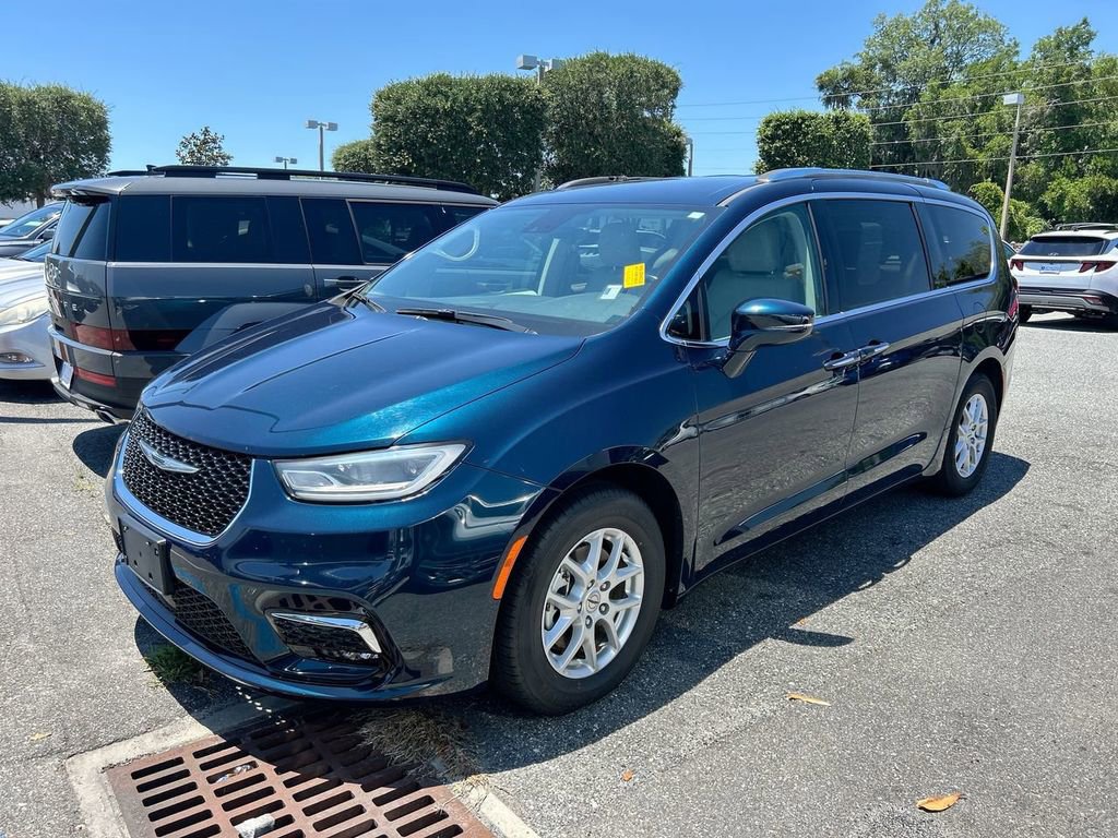 Used 2021 Chrysler Pacifica Touring-L w/ Uconnect Theater Family Group FWD image 8