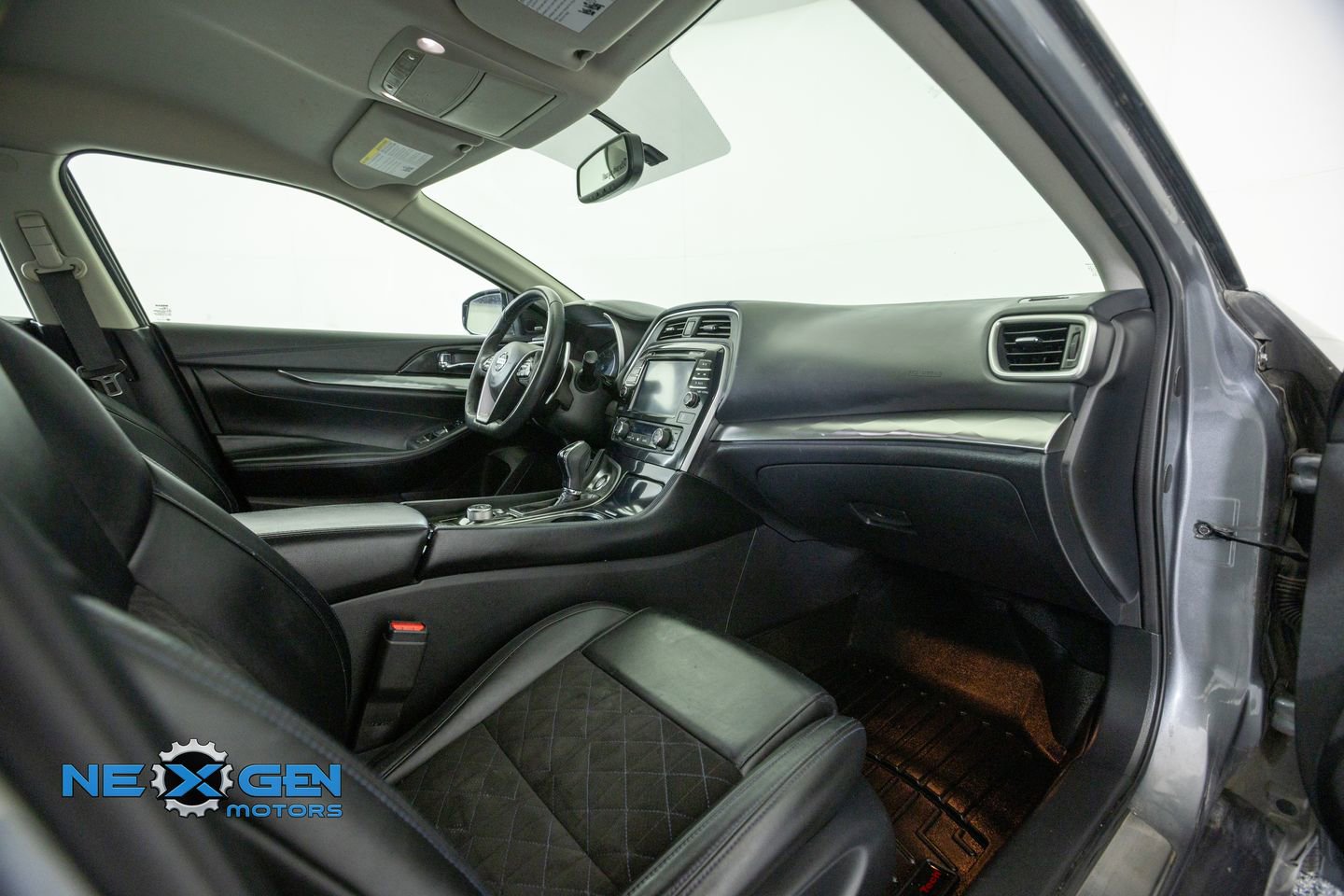Used 2018 Nissan Maxima SR w/ Midnight Edition FWD image 40