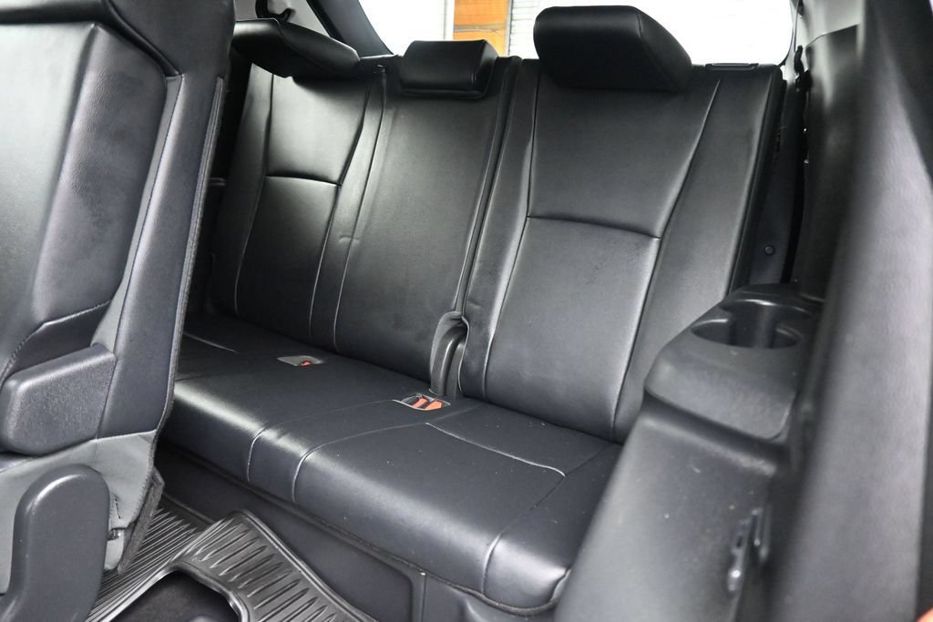 Used 2020 Toyota Highlander XLE AWD/4WD image 39