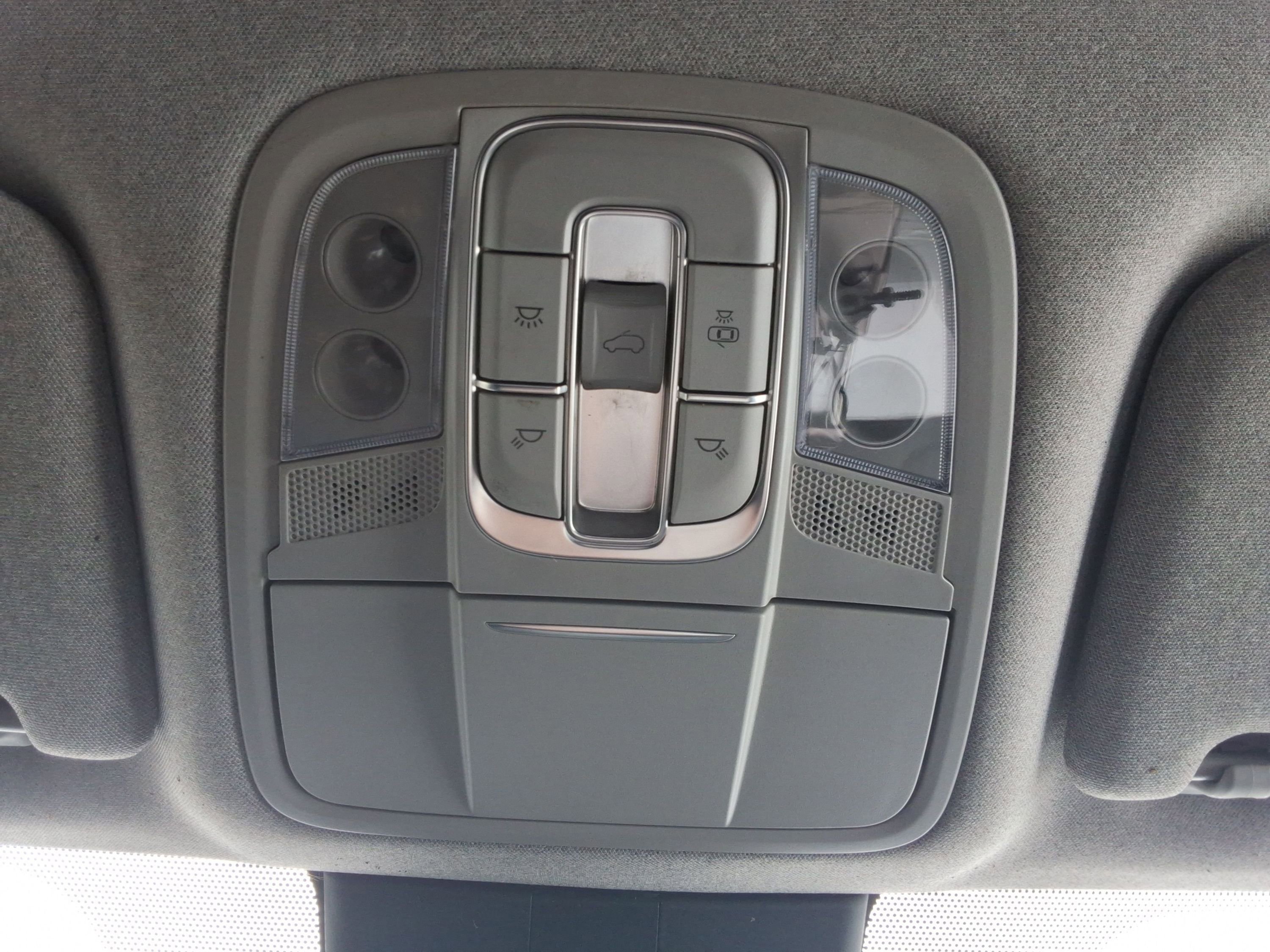 Used 2020 Hyundai Santa Fe Limited image 19