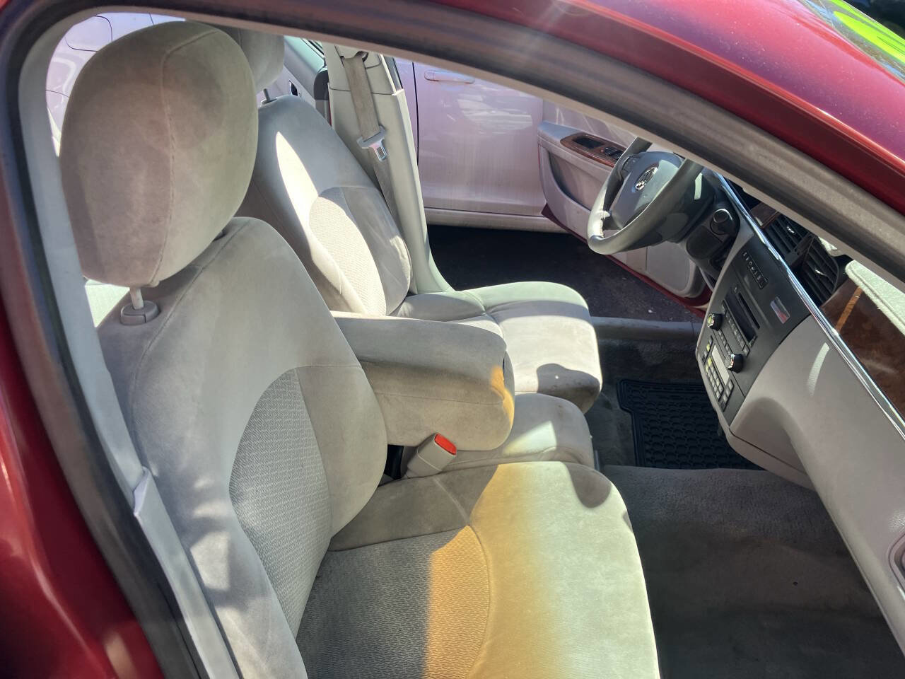 Used 2005 Buick LaCrosse CX w/ Silver Convenience Package image 23