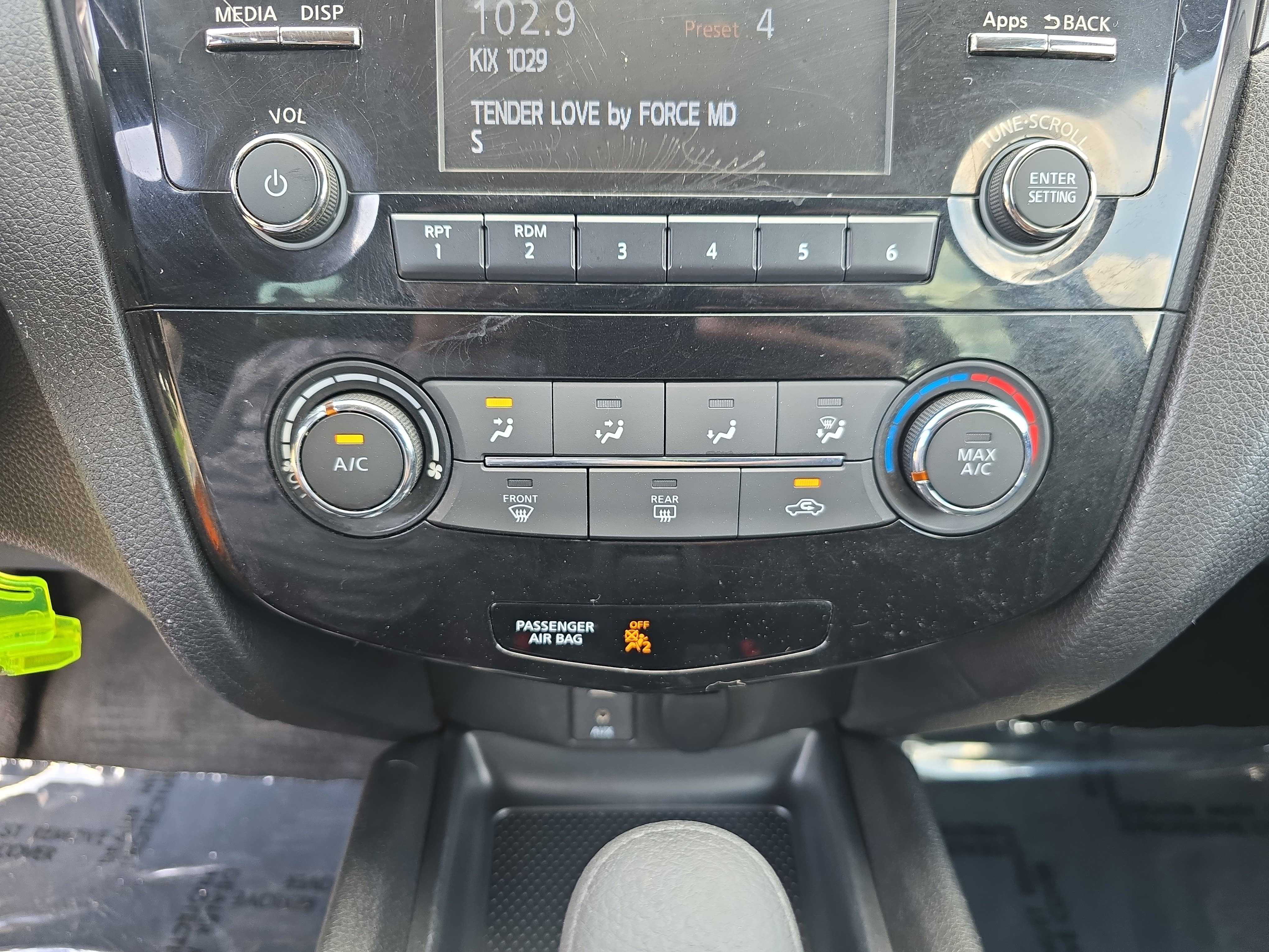Used 2016 Nissan Rogue S image 25