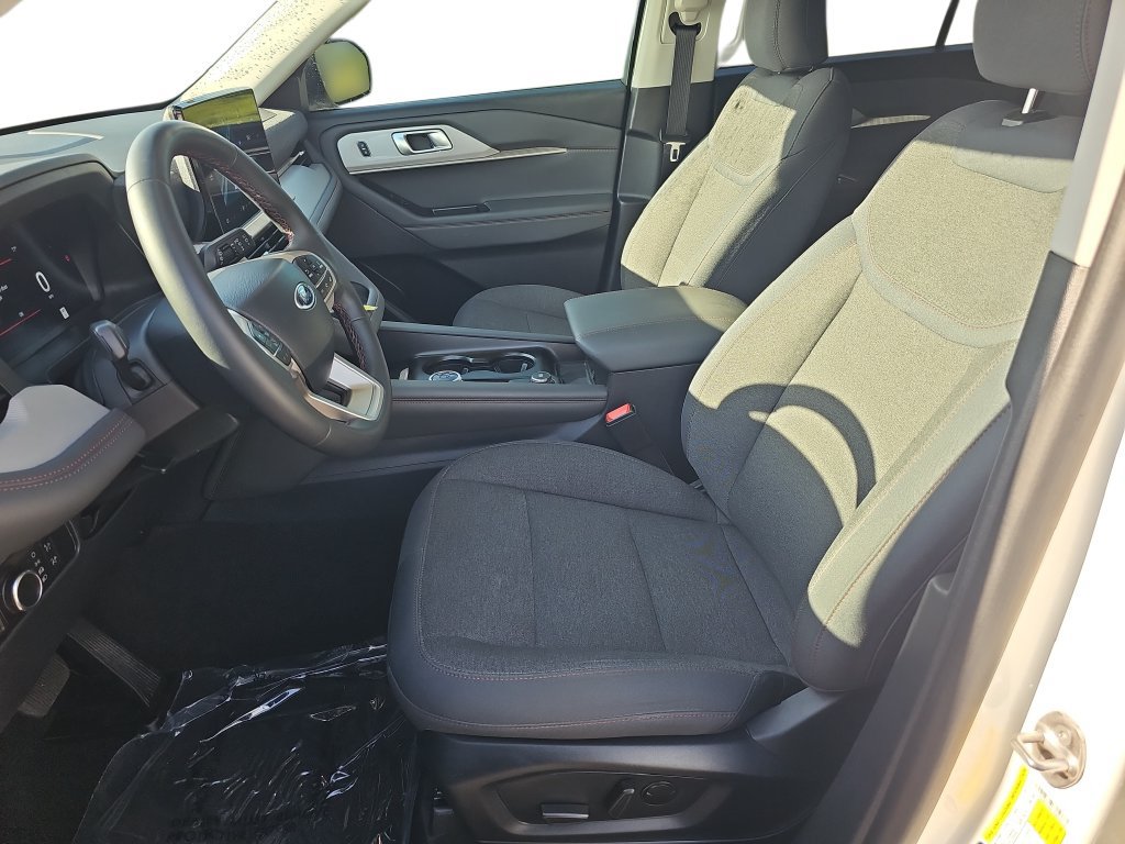 Used 2025 Ford Explorer Active RWD image 15