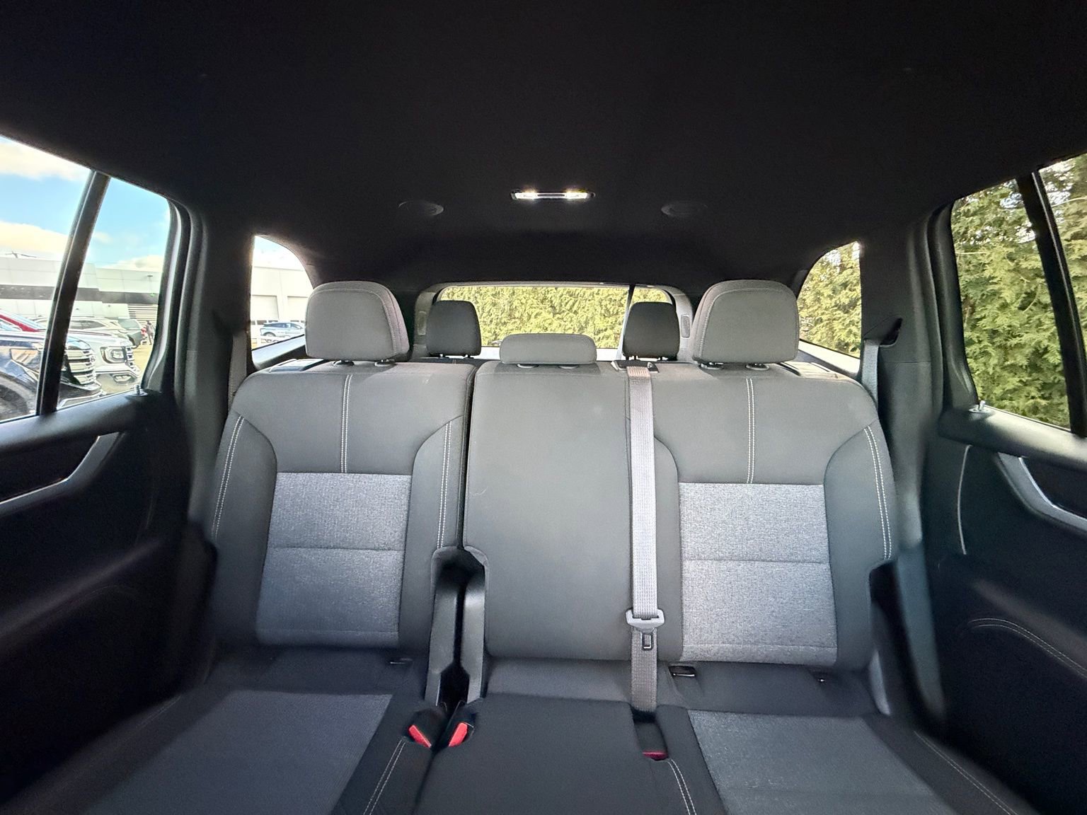 Used 2025 GMC Acadia Elevation image 3