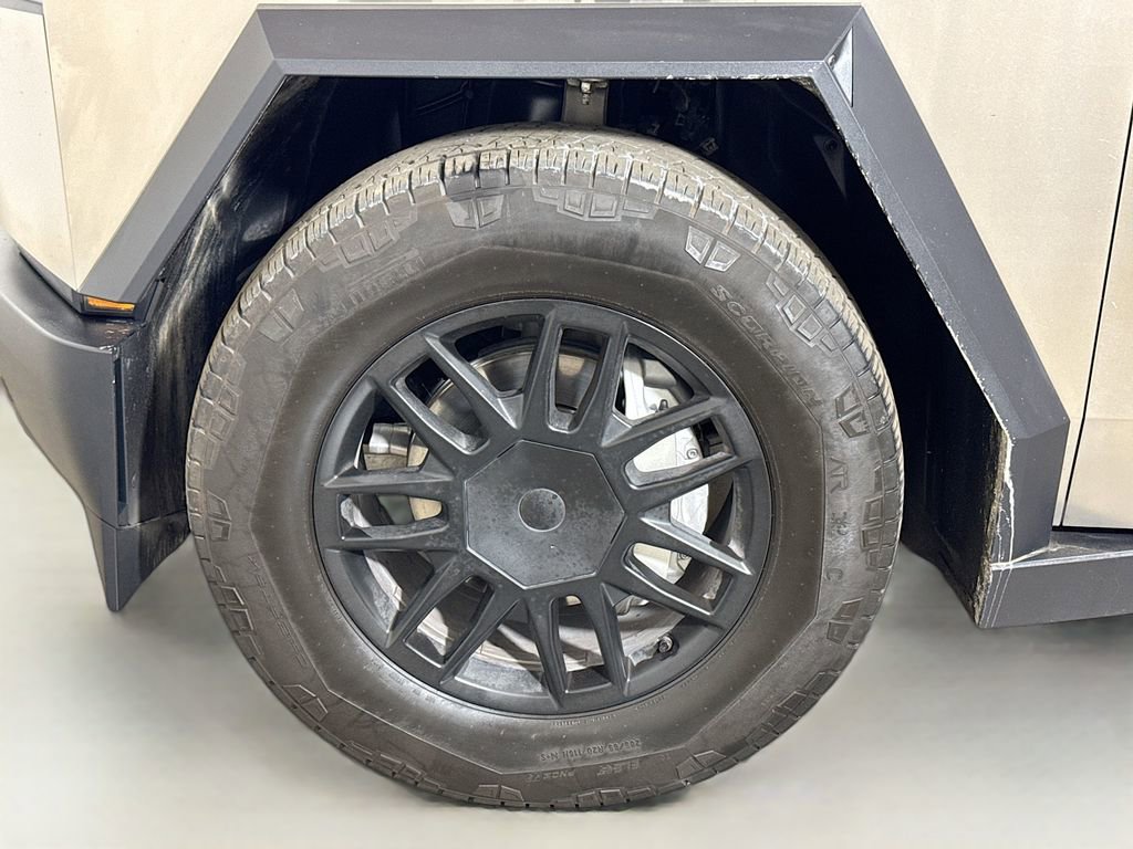 Used 2024 Tesla Cybertruck AWD Crew Cab image 29