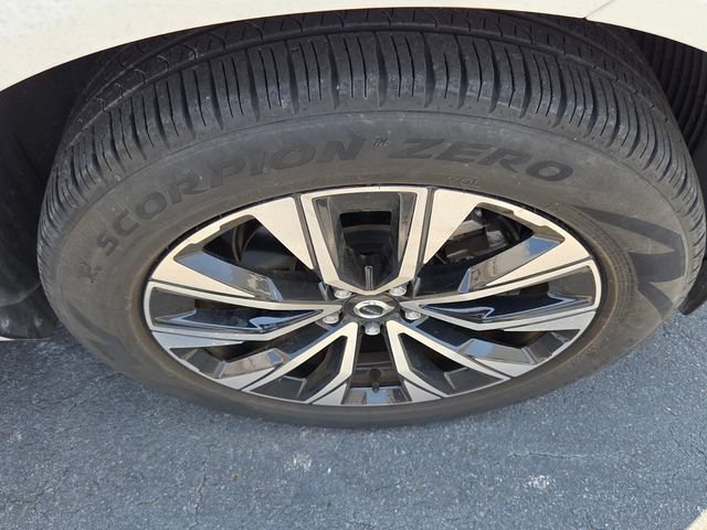 Used 2024 Volvo XC60 B5 Core AWD/4WD image 8