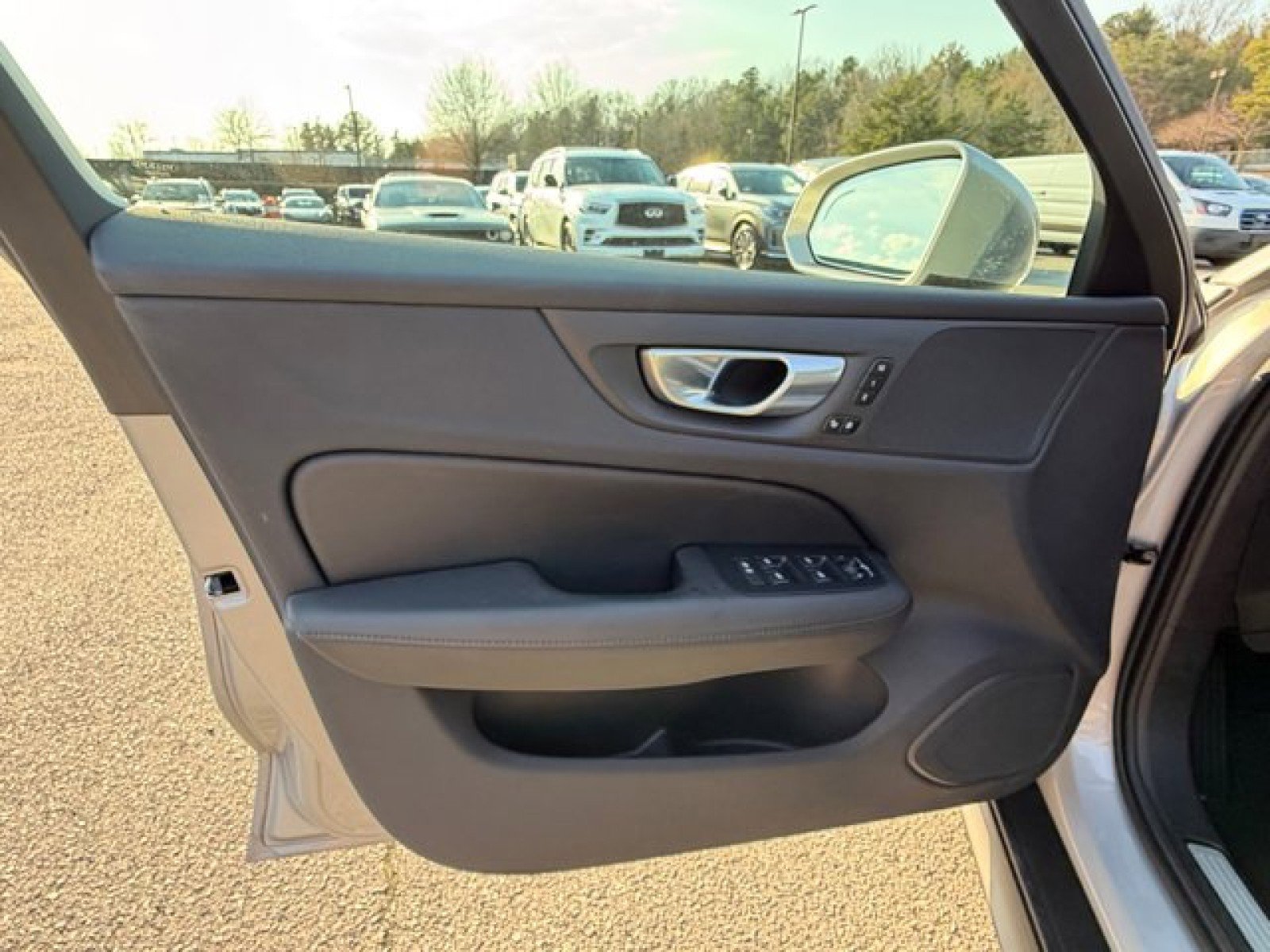 Used 2025 Volvo V60 B5 Cross Country Plus image 20